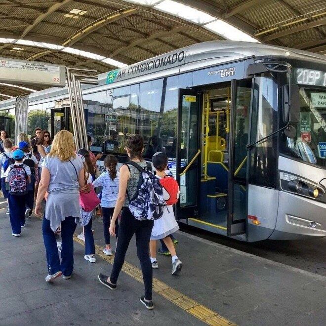 Prefeitura cancelou licitação de ônibus