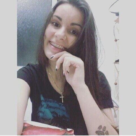 O
homem afirma, ainda, que outra pessoa teria pego a jovem e levado ao matagal
onde foi encontrada morta. A polícia descarta a participação de uma segunda
pessoa no crime