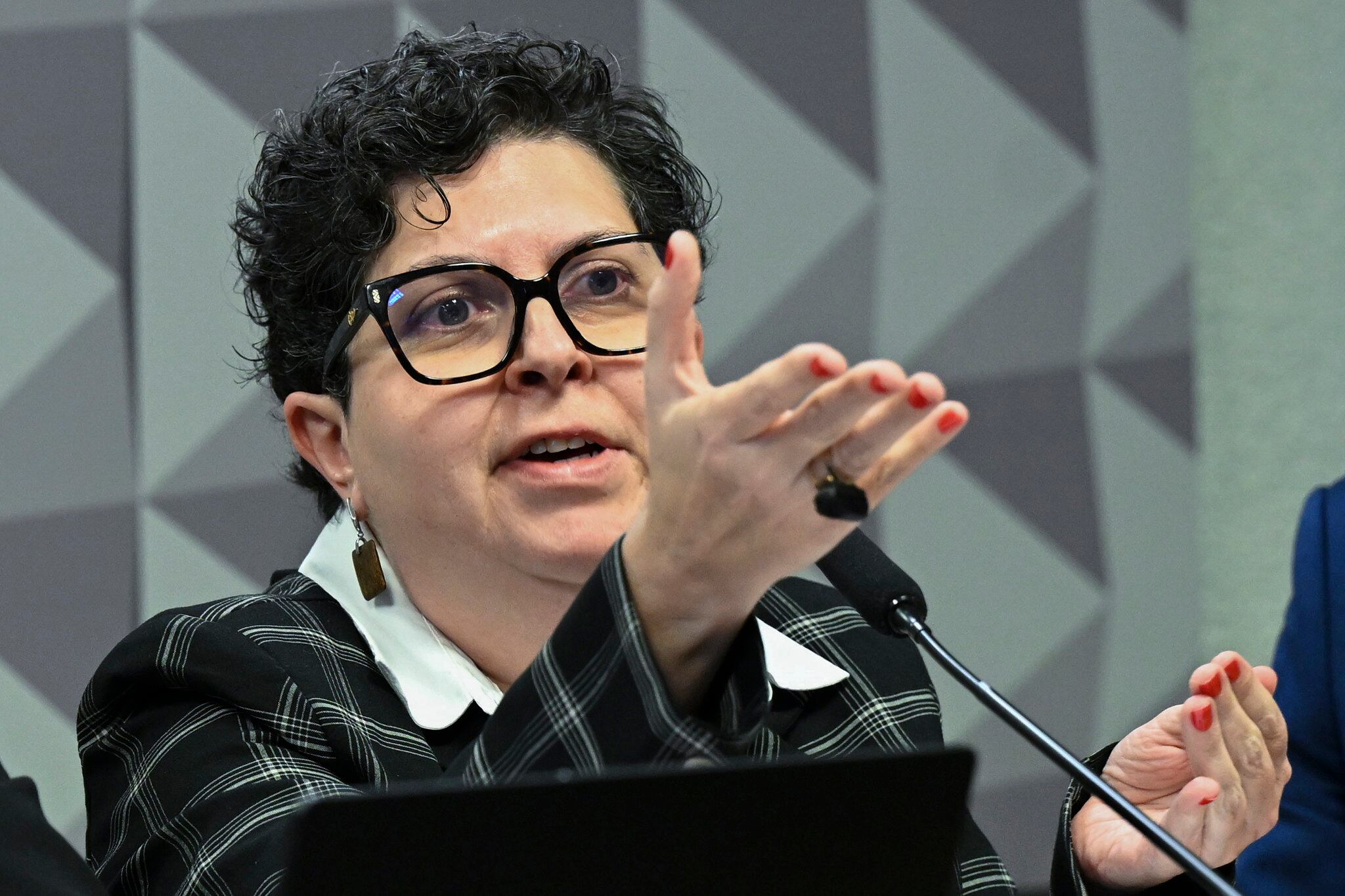 Tonia Galleti, filha de ex-presidente do Sindnapi, foi interrogada pela CPMI nesta segunda