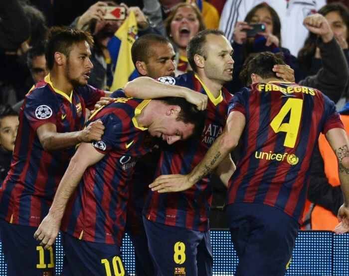 O Barcelona venceu o confronto contra o Manchester City e assegurou sua vaga nas quartas de final da Liga dos Campeões. Com gols de Messi e Daniel Alves, o time catalão venceu por 2 a 1 e avançou na competição continental

Leia o relato completo
