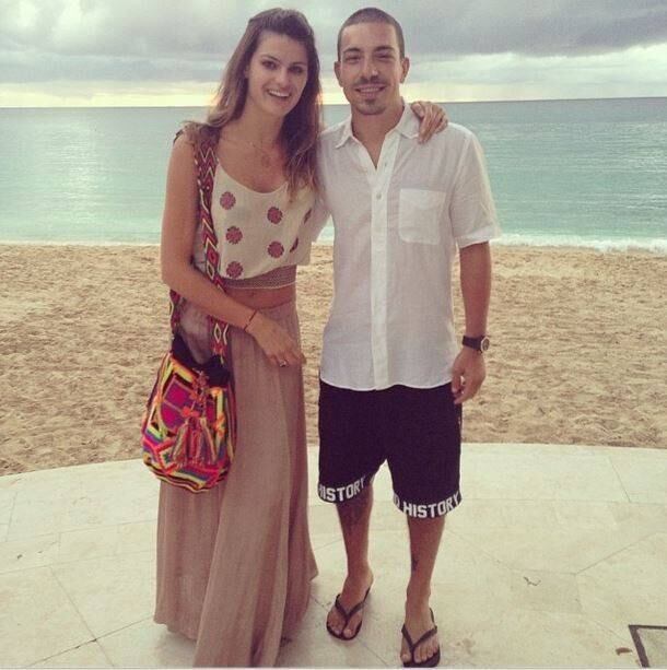 Casal posa para foto no Caribe