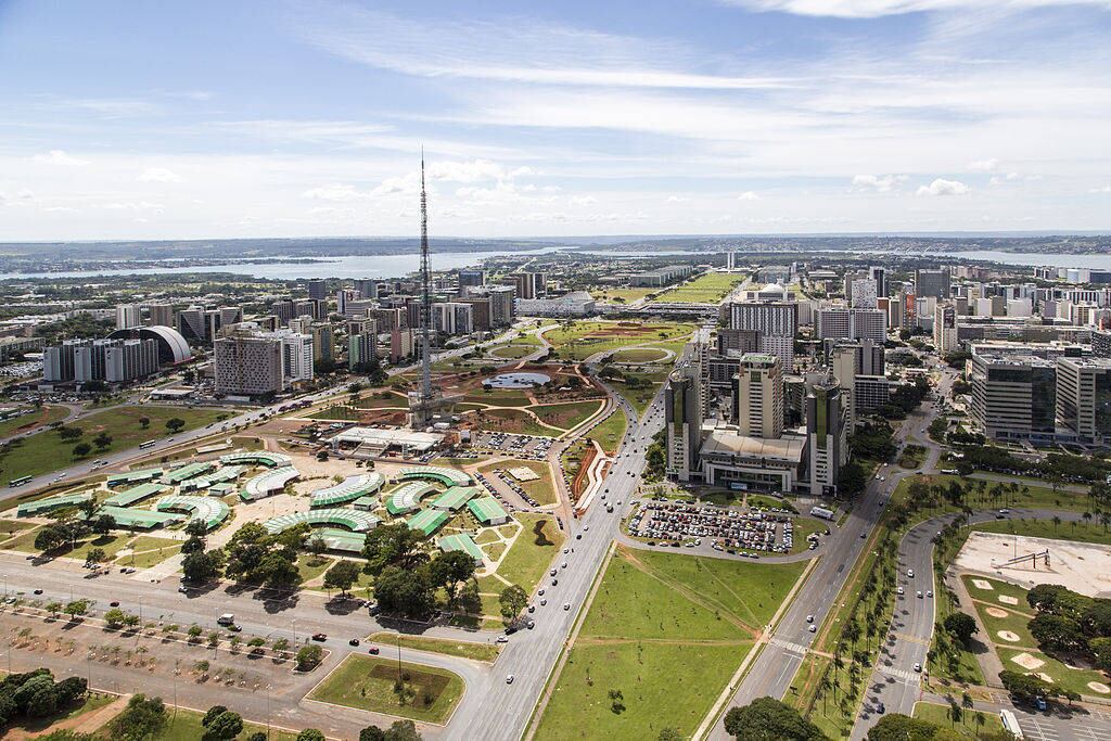 Brasília aparece como a terceira cidade mais cara para realizar o sonho da casa própria. O preço
médio do m² foi de R$
8.090
