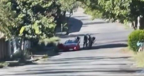 Vídeo mostra Camila sendo abordada pela PM