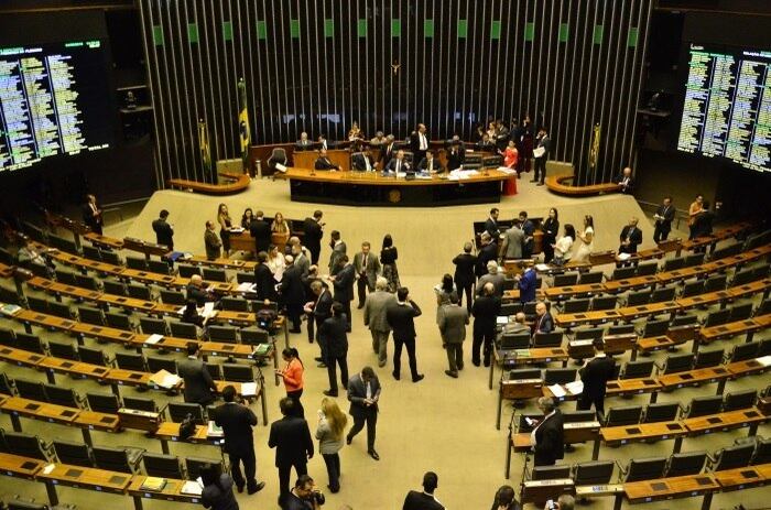 Novos deputados assumem em 1 de fevereiro