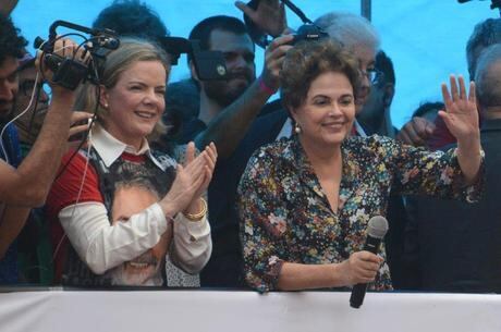 Gleisi defendeu Lula nesta quarta-feira (24)
