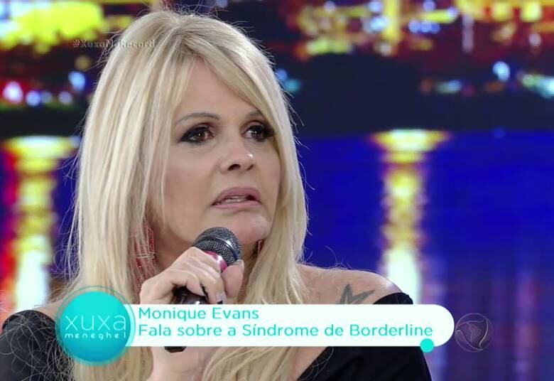 Lembrada sempre como uma pessoa forte e descolada, Monique revelou que fingia ser outra pessoa para esconder suas fraquezas.

— Tinha uma timidez muito grande e não tinha uma maneira de lidar com as pessoas, então criei um personagem que mexia muito no cabelo e só falava bobagem. Na verdade, eu era superfrágil e insegura

+ Assista: Monique Evans fala sobre a síndrome de Boderline com Xuxa

> Acesse o R7 Play e assista na íntegra a todos os programas da Record! Clique e experimente!
