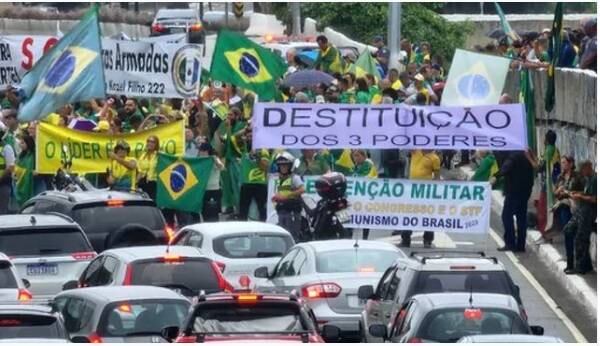 A avenida 23 de Maio ficou interditada por mais de uma hora