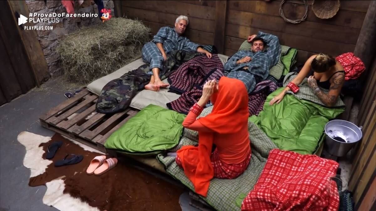 Uma das protagonistas deste espaço foi Andréa Nóbrega. A peoa se enrolava inteira, até a cabeça, com medo de que algum bicho visitasse o local