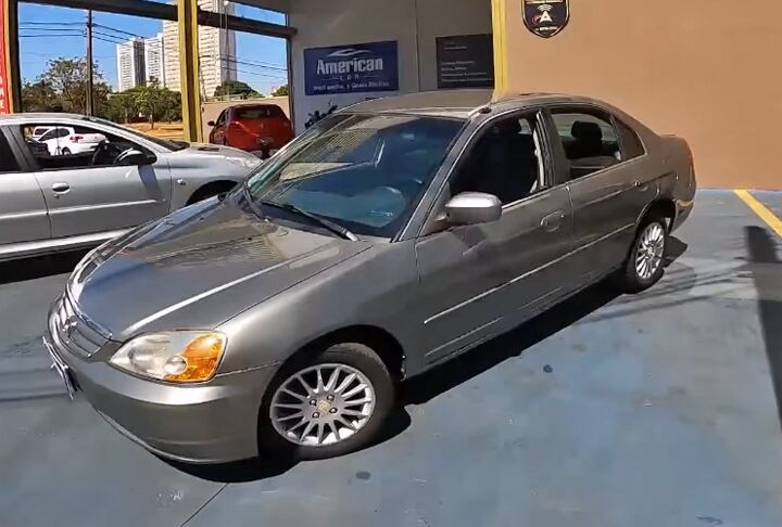 Carro econômico, resistente e com peças originais até hoje no mercado. Tem câmbio manual e automático. Preço a partir de R$ 11.584