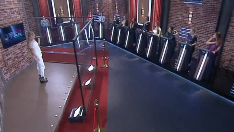 Na Sala de Apostas, as mulheres apostaram nos maridões. Bibi
apostou R$15 mil, Carol R$3 mil, Dany R$4 mil, Deborah R$ 30 mil, Geórgia R$16 mil, Li
Martins apostou R$23 mil, Márcia R$ 7 mil, Mari R$ 11 mil, Medrado R$ 12 mil, Mirela Janis R$ 10
mil, MC Mirella R$ 5 mil, Nina R$ 13 mil e Renata R$ 14 mil