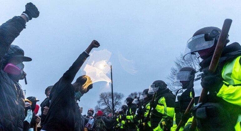 Cidadãos realizaram uma vigília em homenagem a Daunte Wright
