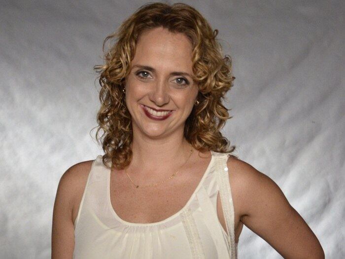 O assédio dos fãs após o sucesso de Avenida Brasil (Globo) não impediu Letícia Isnard de usar o transporte público. Em entrevista ao jornal O Estado de S. Paulo, a atriz disse que pegava o ônibus "numa boa"