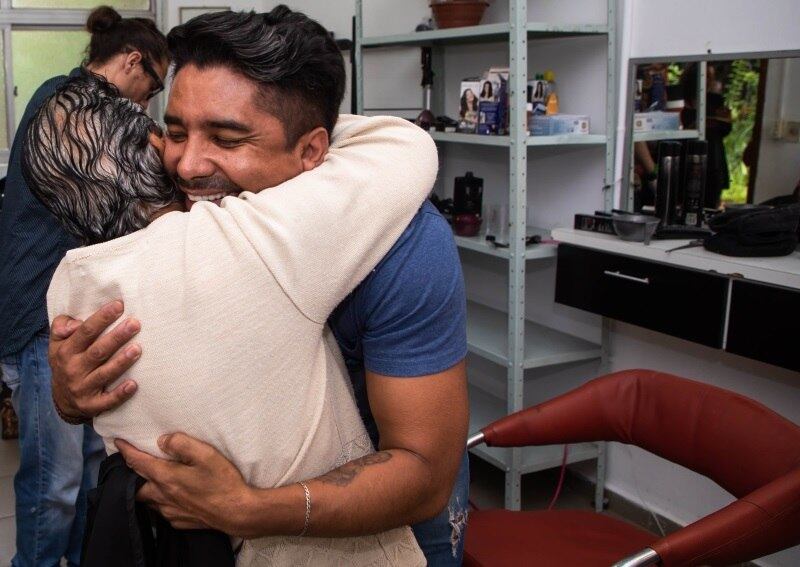 A felicidade delas é também de Germano. 

— A única coisa nossa mesmo é nosso tempo. As pessoas precisam de amor, de atenção... é muito bom usar nosso tempo para ajudar. Todas as pessoas que vêm comigo saem transformadas, principalmente aquelas que reclamam muito da vida
Claudio alerta que as senhoras que vivem no Batuíra precisam de todo tipo de ajuda. Profissionais de outras áreas também podem se apresentar para prestar trabalho voluntário. Mesmo uma visita a elas, para levar apoio e carinho, é bem-vinda. Fica o convite para quem tem bom coração 
