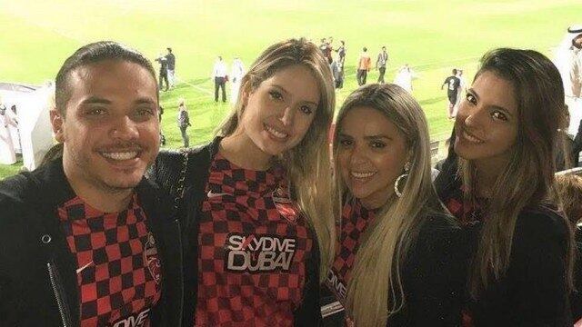 O jogador chegou até a assistir um jogo da equipe de Everton Ribeiro ao lado da família do craque