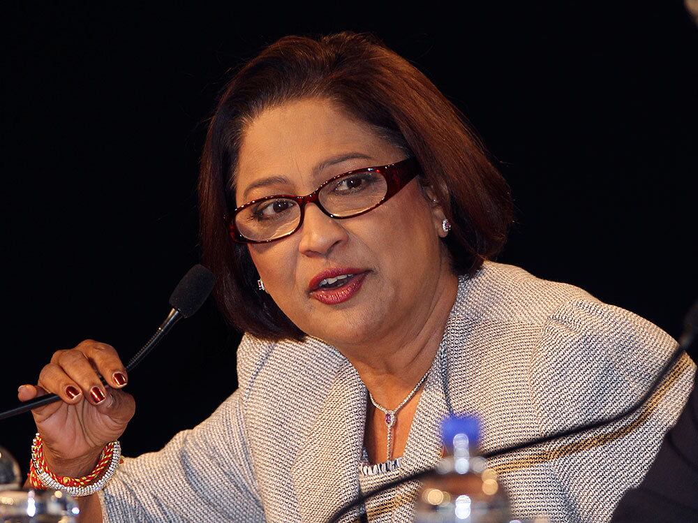 Kamla Persad-Bissessar - Trinidad e Tobago

Após uma vitória expressiva nas urnas, Kamla Persad-Bissessar é a
primeira mulher a ser primeira-ministra de Trinidad e Tobago em 2010.

Em
2011, a ex-procuradora geral denunciou um suposto plano para
assassiná-la, bem como a outros membros de seu gabinete, depois que ela
declarou estado de emergência no país para combater um aumento dos
crimes violentos relacionados ao tráfico de drogas

Em homenagem ao Dia Internacional da Mulher, o R7 publicará uma série de reportagens dedicada a elas. Neste domingo (8), acesse o portal e saiba tudo sobre maternidade após os 40 anos
