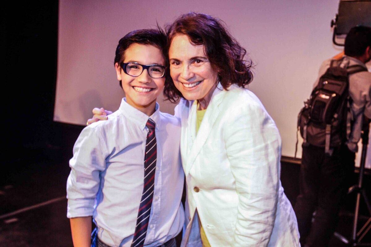 Regina também dirigiu o espetáculo Raimunda, Raimunda!, de Francisco Pereira. A encenação propunha uma história interessante: eram nove atores interpretando vinte e dois personagens