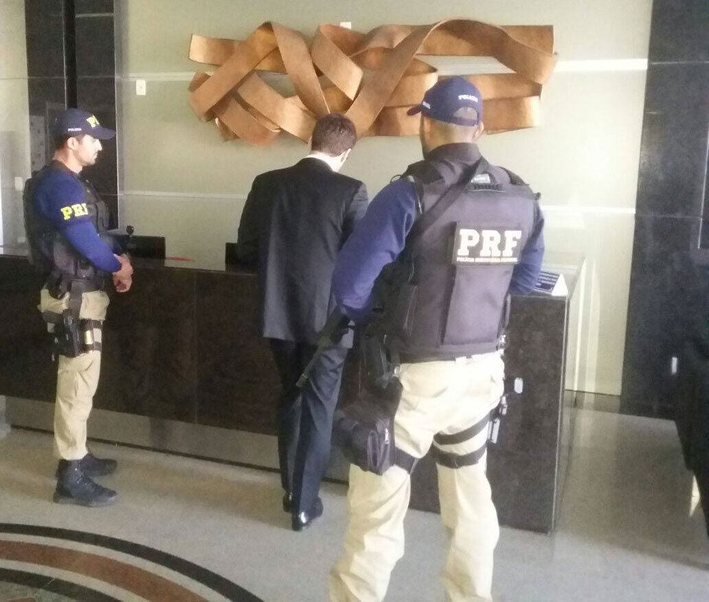 Duas pessoas que seriam presas estão foragidas e outras duas não foram localizadas