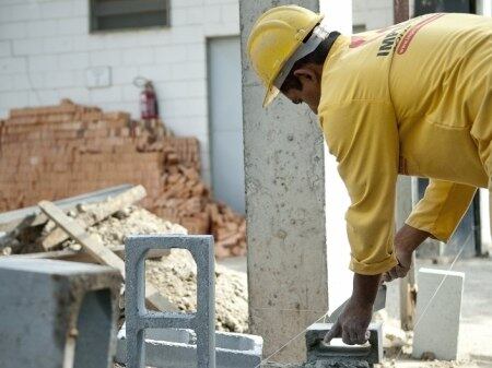 Materiais são mais caros que mão de obra na hora de construir