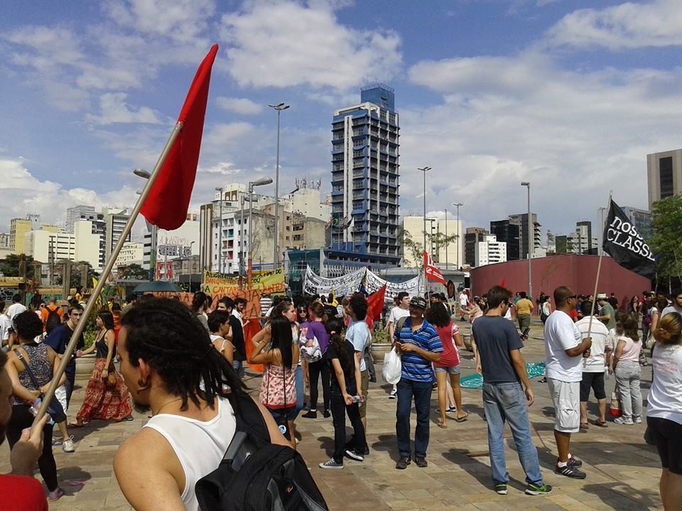Grupo protesta contra a falta de água em São Paulo