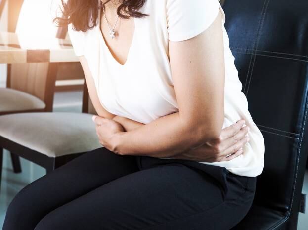 Cólica incapacitante precisa ser investigada por ginecologista