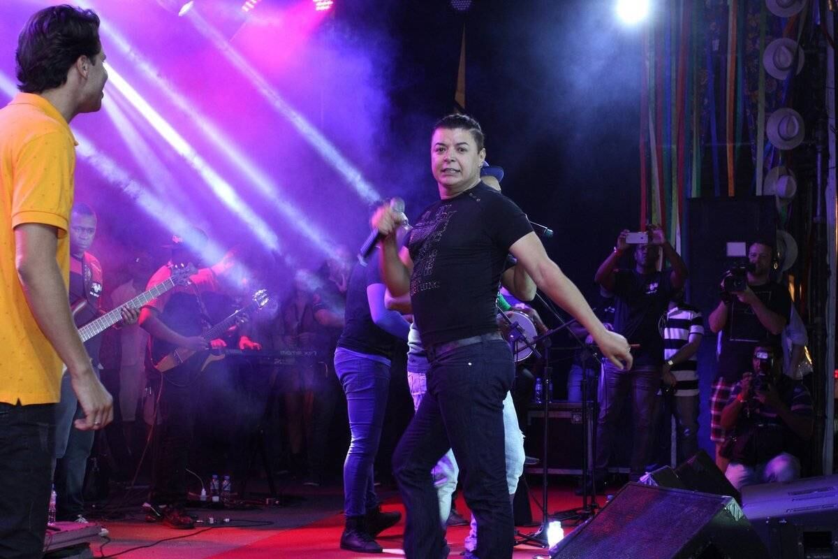 O promoter, queridinho das celebridades, se acabou de dançar no palco do evento