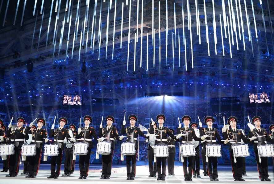 

Orquestra militar russa toca tambores durante cerimônia de
encerramento

