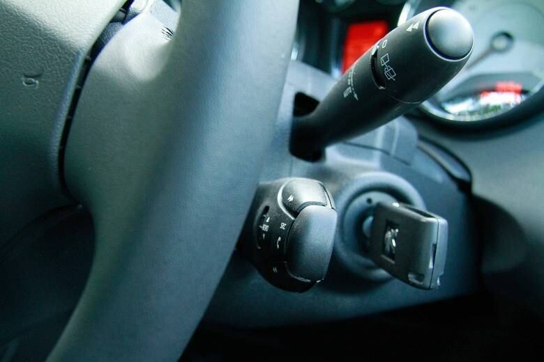 Coluna de direção traz à direita comandos do sistema de som: posição dos botões, que obriga motorista a recorrer ao tato e à memória, seria mais ergonômica no volante 

ACELERAMOS O PEUGEOT 308 COM CÂMBIO AUTOMÁTICO DE SEIS MARCHAS! CONFIRA O TESTE

Saiba tudo sobre carros! Acesse R7.com/carros
E confira os melhores preços de novos e usados em r7.icarros.com.br 
