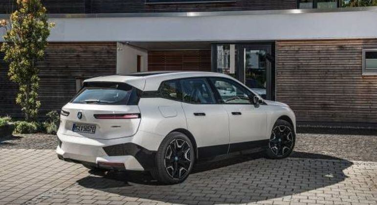 Configuração XDrive 50 tem 523 cv e 75kgfm de torque