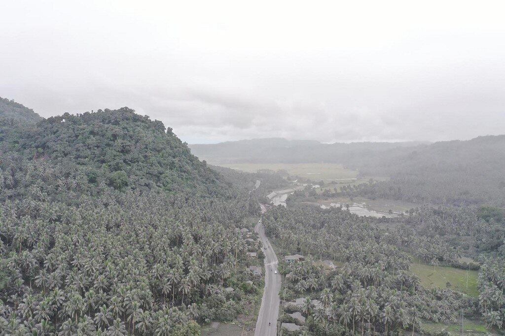 "[Os excursionistas] retornaram sãos e salvos", acrescentou. O aeroporto de Manila assinalou que nenhum voo havia sido afetado pela erupção até o momento