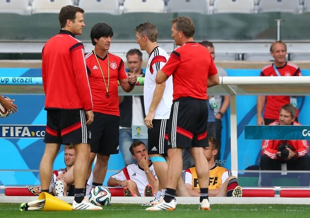 Agora, os alemães são vistos como o terror da final, visto que deu um sacode no Brasil na semifinal. No entanto, a Argentina não é do tipo de seleção que treme na base em decisões como de uma Copa do Mundo. Resta esperar para ver o que será aprontado no grande jogo