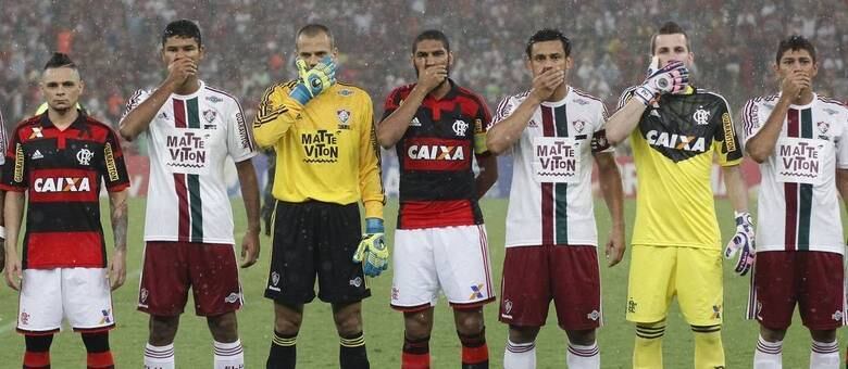 Jogadores de Flamengo e Fluminense protestaram no duelo do Campeonato Carioca deste ano