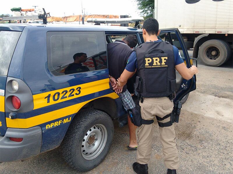 Motorista de 48 anos foi detido e conduzido para a delegacia local
