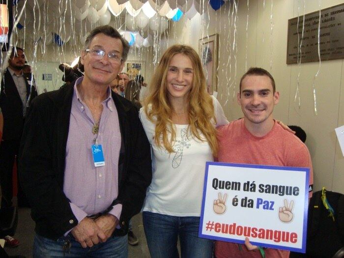 "Um amigo nosso do ginásio precisou de sangue e a gente até chegou a se mobilizar para fazer uma campanha. Infelizmente, ele faleceu antes, mas pelo menos todo mundo se reuniu para fazer doações. Isso mostra a importância de doar sangue", completou o ginasta 

Falta de doadores de sangue faz médicos adiarem cirurgias e aumenta custo e lotação em hospitais  
