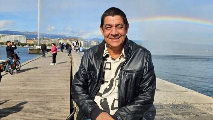 Homem alega ser filho de Zeca Pagodinho e aciona a Justiça 

Um dos maiores cantores de samba do Brasil recebeu um pedido de reconhecimento de paternidade. Diego Maradona Teixeira, de 36 anos, alegou na Justiça que sua mãe biológica se envolveu com Zeca Pagodinho no passado, mas quando o cantor já era famoso e casado com a atual esposa. No primeiro contato que o homem tentou com o canto e possível pai, não recebeu resposta, mas, dessa vez, deu certo. O exame de DNA foi marcado, porém, não aconteceu. Diego, então, entrou na Justiça e Zeca pediu para que o procedimento fosse feito em uma propriedade sua, para garantir sua privacidade