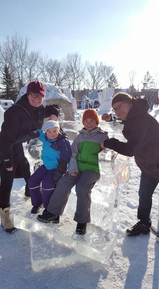 A mãe contou ao Global News, segundo reportagem do Mirror, que elas tiveram de insistir.
— Tivemos experiências ruins em dois locais. Fomos informadas de que ela não era bem-vinda por estar fora dos padrões