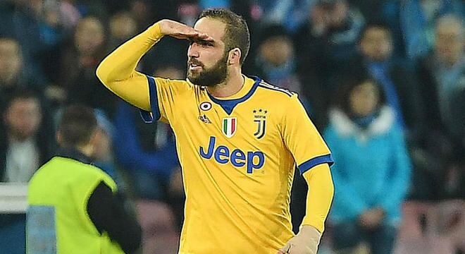 Higuaín, ao fazer 1 X 0 no Napoli, seu ex-clube, no primeiro turno