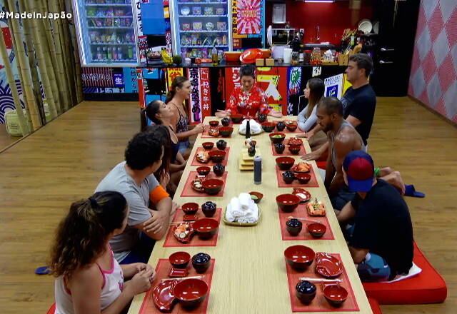 No final do dia, os participantes tiveram uma jantar especial com Mama, que ensinou etiqueta e as peculiaridades da culinária japonesa, além de mostrar como é feita a refeição!
