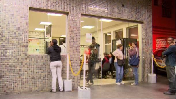 Um homem foi preso suspeito de estuprar e matar o enteado, de cinco anos, no bairro Goiânia, na região nordeste de Belo Horizonte. O menino deu entrada na Unidade de Pronto Atendimento (Upa) já sem vida e com marcas de violência pelo corpo. Veja mais aqui