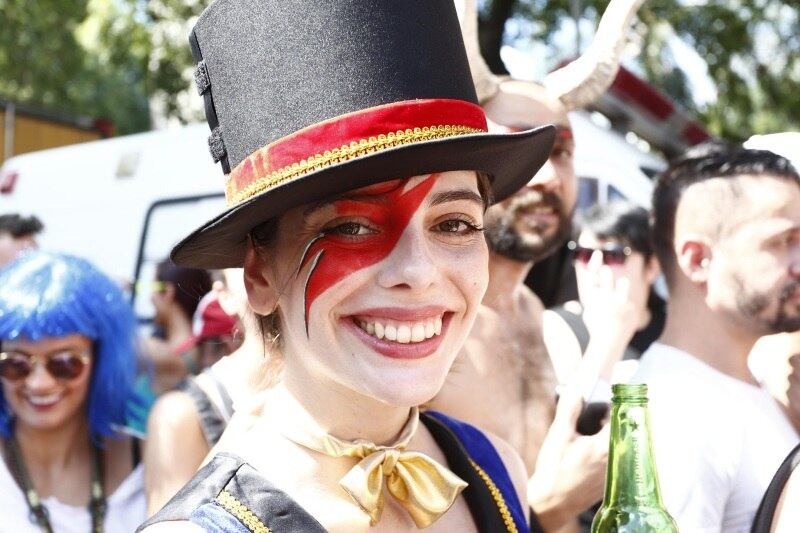 Os organizadores se empenharam em demonstrar que o bloco não era nenhum oportunismo midiático pela recente morte do ídolo, no mês passado. "É claro que, com a comoção, o público do bloco foi maior do que contávamos. Mas é importante frisar que o Tô de Bowie foi criado no ano passado", afirmou.