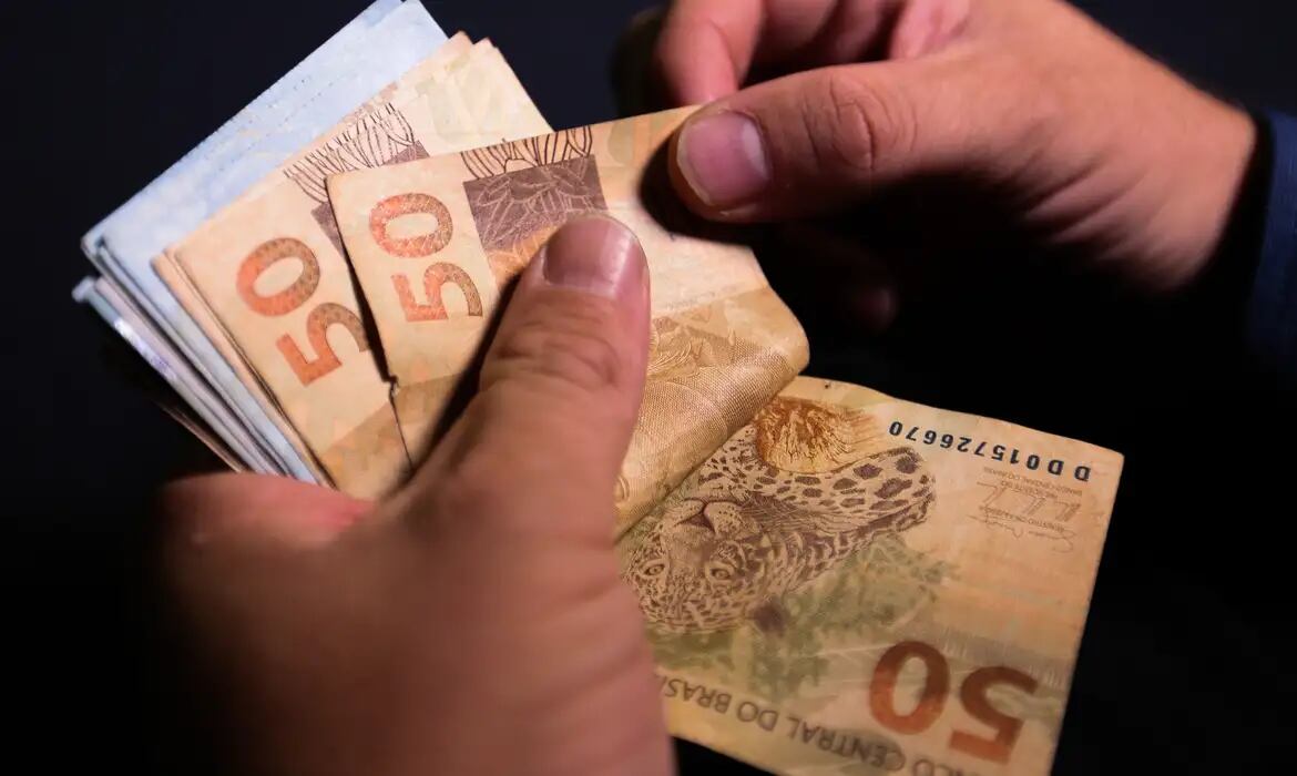 Atualmente, está livre do IR quem recebe até R$ 3.036 mensais