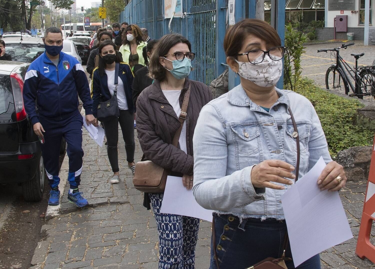 SP é o primeiro estado a vacinar metade da população contra covid
