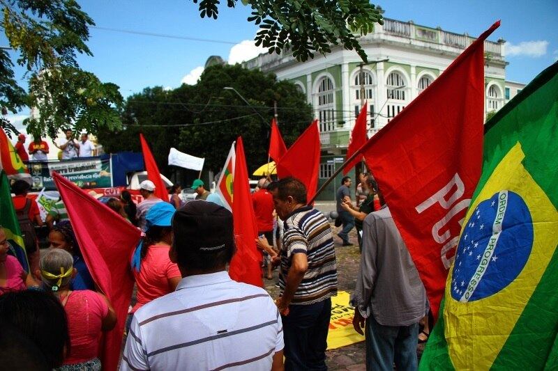 Em Manaus, protesto contra o presidente reuniu cerca de 300 pessoas na Praça do Congresso no centro de Manaus (AM)