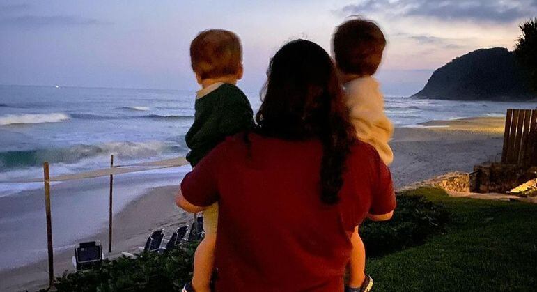 Juliana Amaral posta foto com os filhos de Paulo Gustavo
