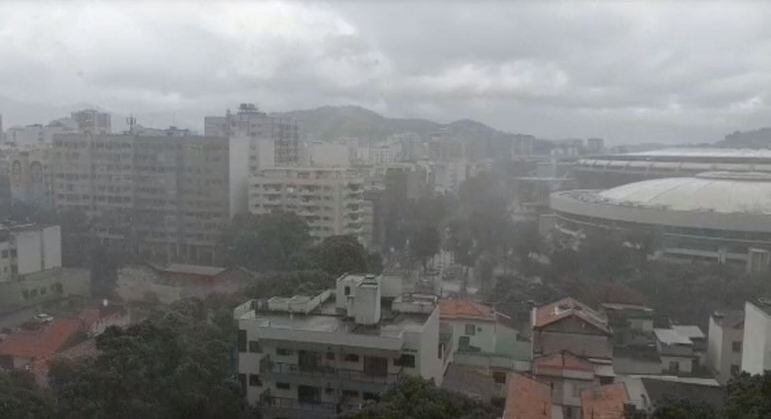 Chuva atinge a cidade do Rio de Janeiro nesta segunda-feira (22)