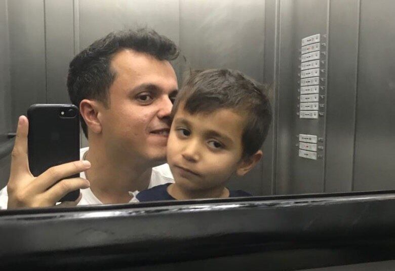 Logo no início da entrevista, o repórter do Esporte
Fantástico diz sem titubear que ser pai é o seu maior orgulho: “É, sem dúvida,
a melhor coisa da minha vida. E é a melhor coisa da vida diariamente. E isso é
muito louco. É como se você vivesse a melhor coisa da vida todo dia”