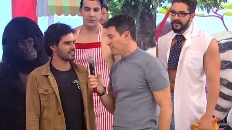 E os humilhados, finalmente, foram exaltados! João havia sido rejeitado pelas participantes e acabou indo
para o toco. Porém, no meio do programa uma das meninas quis conversar com ele, mas a resposta foi bem sucinta: “O trem já passou, Faro. Hoje não”.
Continue acompanhando o Vai dar Namoro no Hora do Faro que vai ao ar aos domingos, a partir das 15h45.