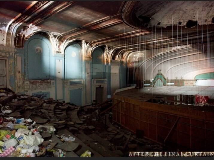 A cidade de Chicago, nos Estados Unidos, abriga o teatro Lawndale, que antes de seu fechamento, em 1963, foi palco de grandes produções cinematográficas. Uma delas foi o clássico Scarface, de 1932. Hoje, seu imponente edifício ainda atrai os olhares de quem passa por ali, um símbolo da elite decadente da primeira metade do século 20
Paraísos esquecidos: os lugares abandonados mais charmosos do mundo