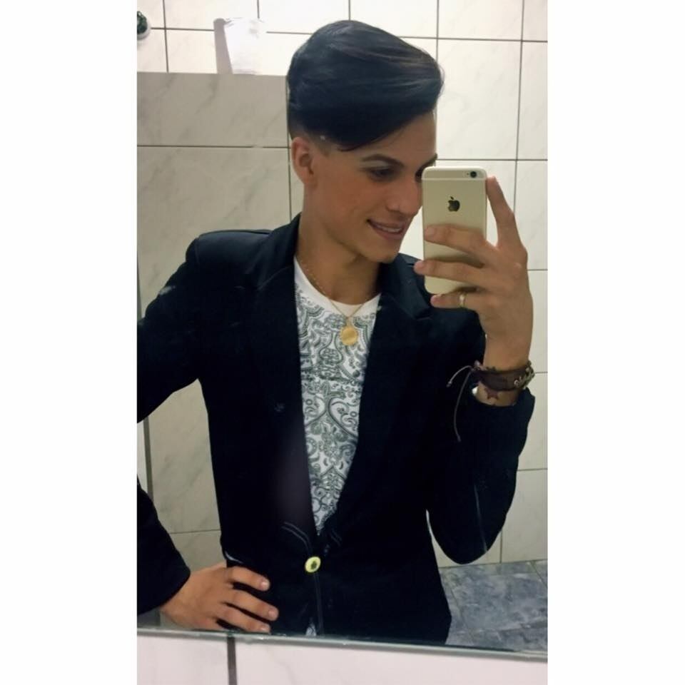 A mãe do jovem, Tatiana Lozano, que é gerente de um supermercado, confessou o crime e disse ter matado o filho a facadas durante uma briga. Isso porque ele teria ameaçado a família e estaria usando drogas. Já familiares disseram à polícia acreditar que o crime tenha motivação homofóbica