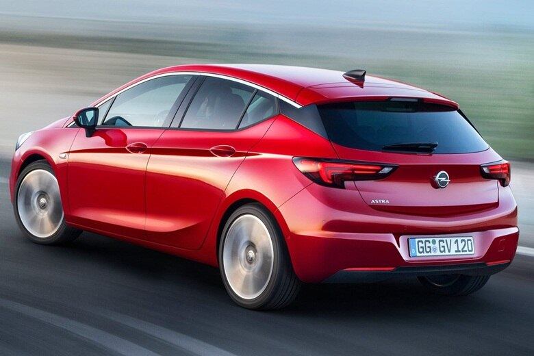 Esta, por sua vez, ostenta lanterna em forma de bumerangue com luzes em LED. Item também presenta nos faróis dianteiros