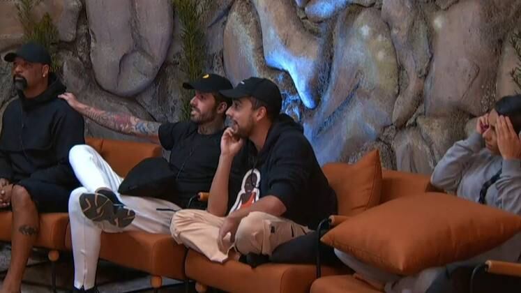 No Exílio, Claudinho, Dinei, Lucas Selfie e Mirella assistiram cada detalhe do Desafio de Sobrevivência. Além disso, eles comentaram tudo e vibraram como verdadeiros fãs do reality show 